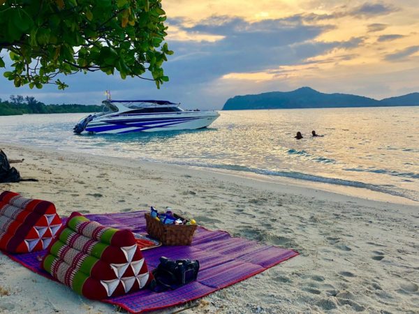 Sunset Romantic Private VIP Speedboat Honeymoon Package