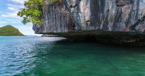 Luxury Yacht Angthong National Marine Park