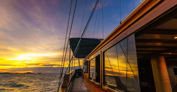 Luxury Yacht Angthong National Marine Park