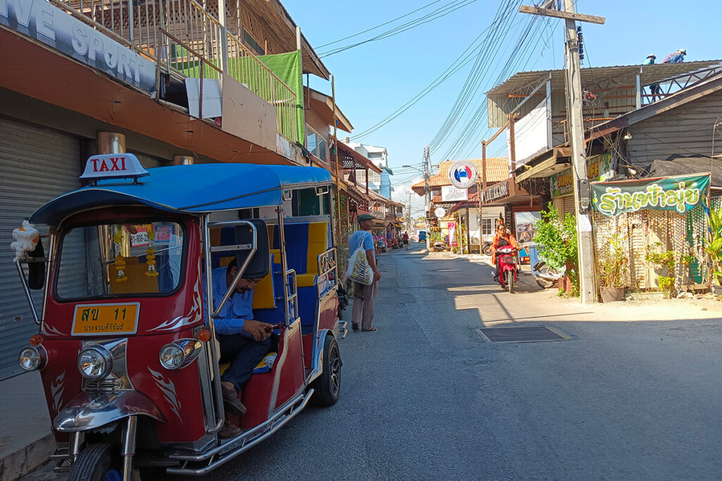 Saphan Pla Village, Seafood & Market