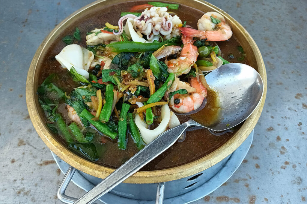 Saphan Pla Village, Seafood & Market